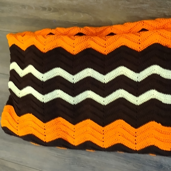 Vintage Afghan Chevron  Zig Zag Retro Pattern Hand Crocheted Throw Blanket - Picture 15 of 15